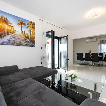 Ferienhaus Cozy In *